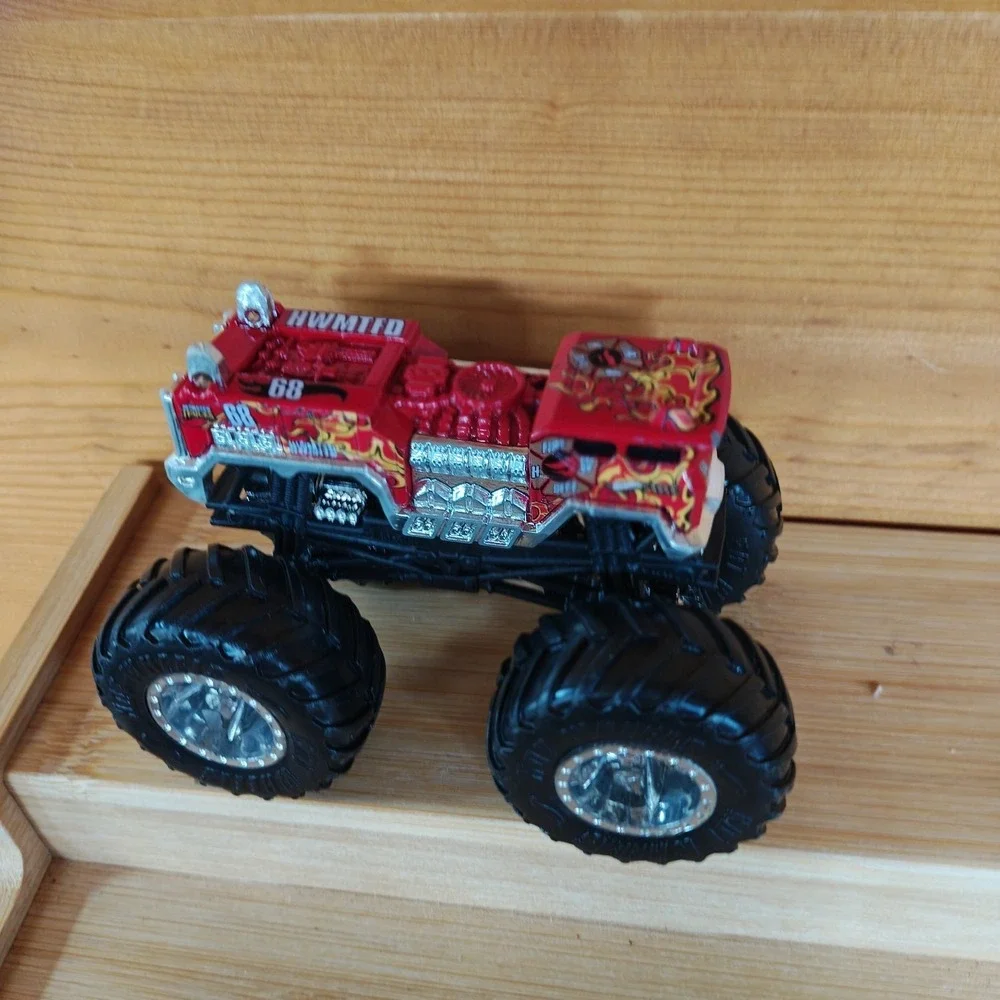 6 Hot Wheels Monster Trucks Tiger Shark Gunkster‎ Bounty Hunter Fire Truck ZC2